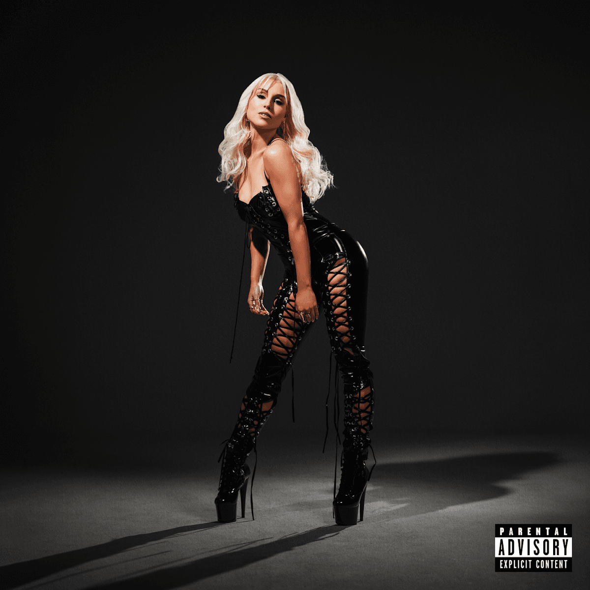 Royale Lynn - Black Magic Royale Lynn - Black Magic