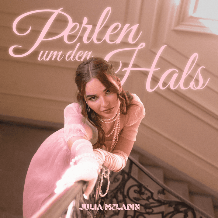 Julia Meladin - Perlen um den Hals Julia Meladin - Perlen um den Hals